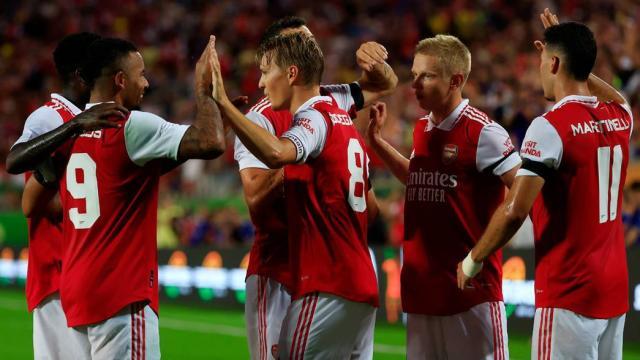 1658653915702072885.jpg Arsenal-team-celebration.jpg
